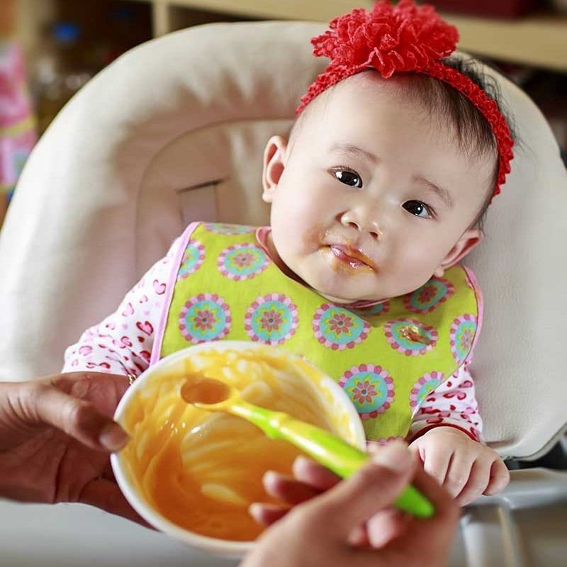 Cháo thịt heo nên kết hợp với gì để bé ăn ngon, không ngán?