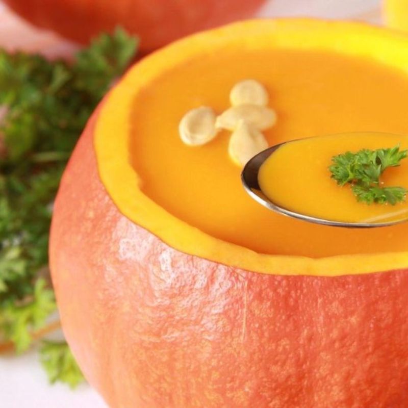 Cháo bí đỏ cho bé ăn dặm