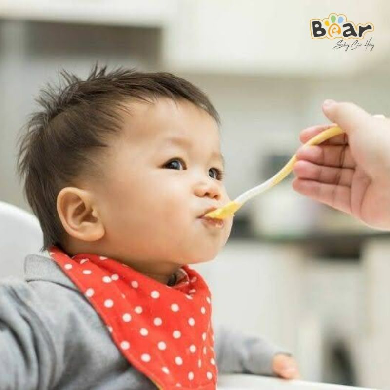 Khi nào bắt đầu cho bé ăn dặm?