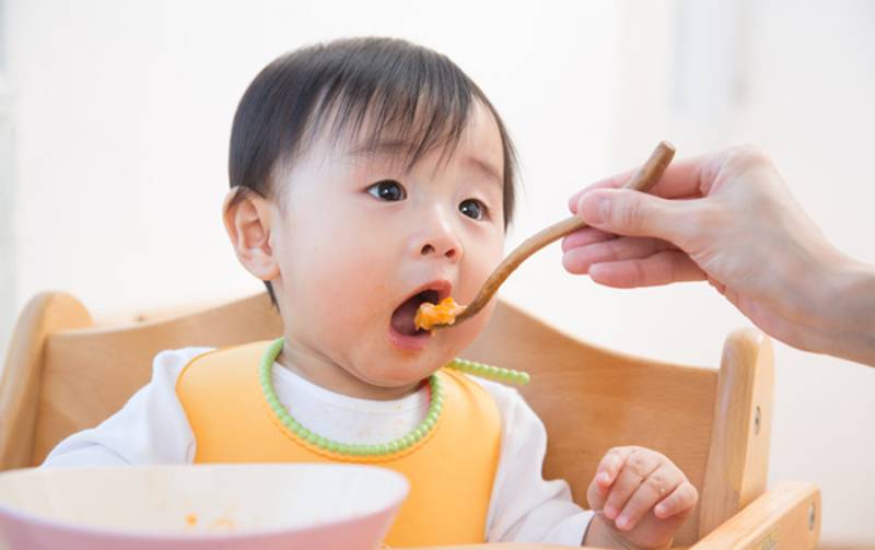 Mẹo giúp bé ăn cháo gà ngon miệng