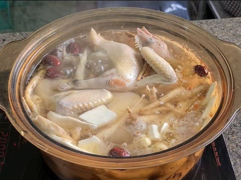 Cách hầm gà bằng nồi áp suất với cơm nếp