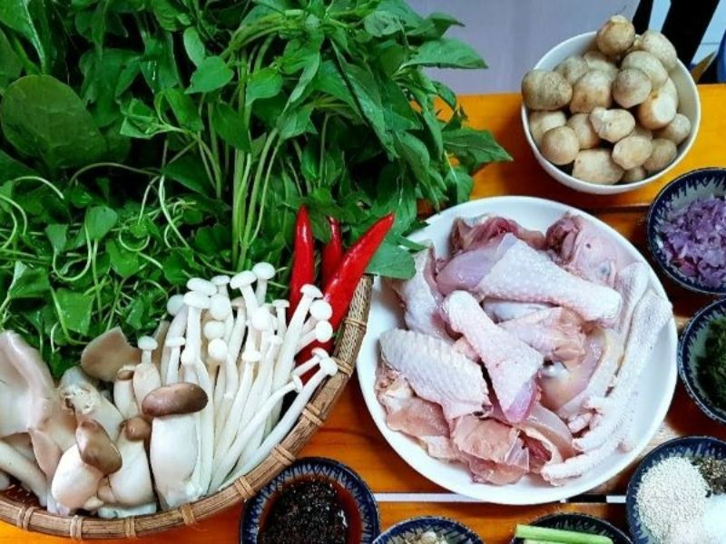 Cách nấu lẩu gà lá giang đơn giản