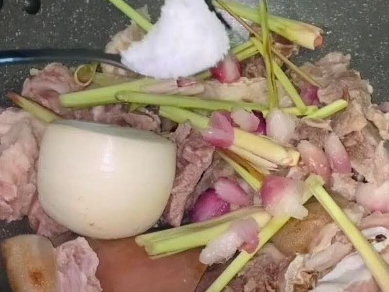 Ướp và xào thịt dê